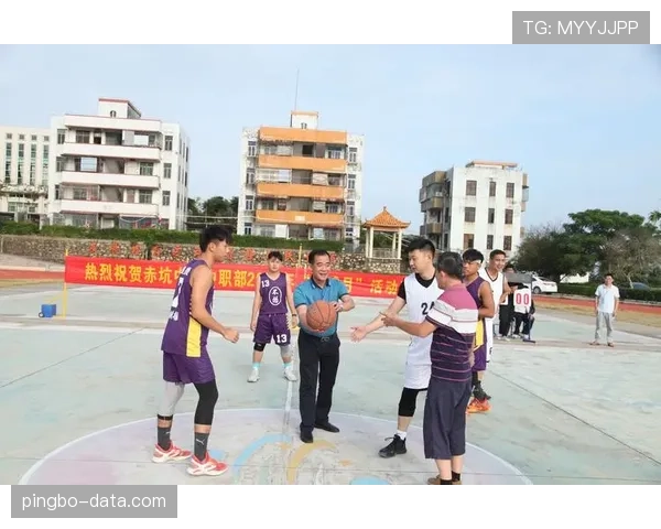 篮球中线规则解析：开球与回场违例的判定要点